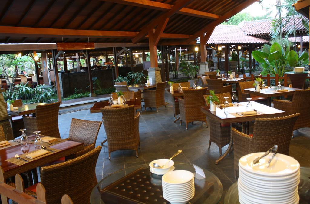 Singgasana Hotel Surabaya Exterior photo