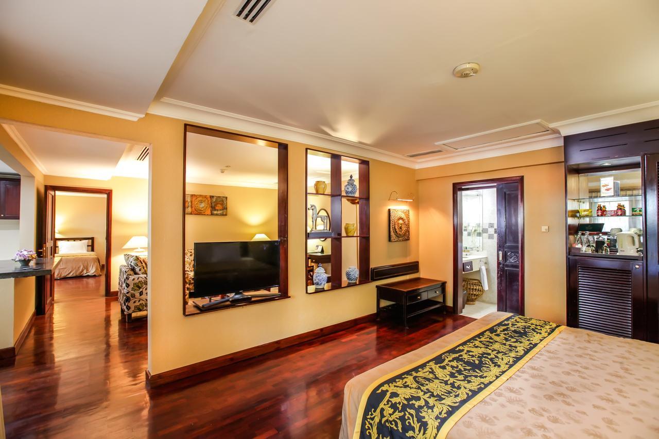 Singgasana Hotel Surabaya Exterior photo