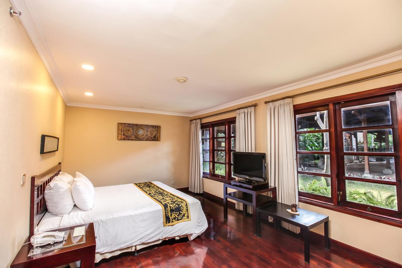 Singgasana Hotel Surabaya Exterior photo