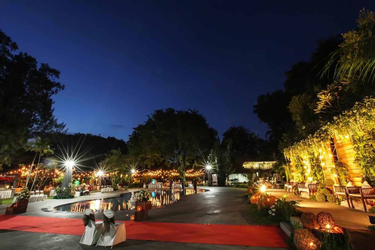 Singgasana Hotel Surabaya Exterior photo
